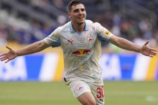 Oscar Gloukh schoss Red Bull Salzburg mit einem Traumtor in Führung. 