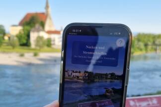 Wer die QR-Codes entlang des neuen Themenwegs scannt, der sieht auf dem Smartphone computergenerierte Bilder, die in die reale Welt eingeblendet sind. 