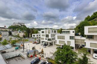 Der Bau am Fuß des Kapuzinerbergs beim Unfallkrankenhaus hat mehr als ein Jahrzehnt die Wogen hochgehen lassen. 2022 wurde er fertiggestellt.  