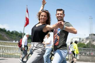 Manuela Stöckl und Florian Gschaider laden beim Stadtfest zum Mittanzen ein.  