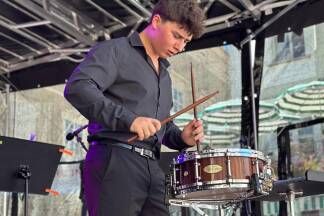 Jakob Mancinelli sorgt für musikalischen Wirbel auf dem Alten Markt.  