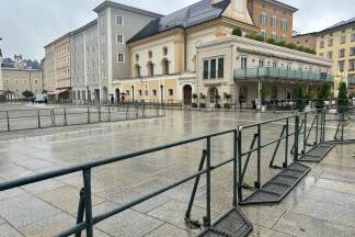 Der Empfang auf dem Residenzplatz fiel ins Wasser. 