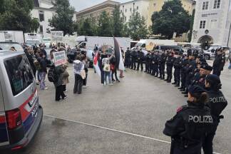 Auch vor den Toren des Großen Festspielhauses kam es zu einer pro-palästinensischen Protestaktion. 