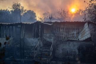 Im Zuge der Waldbrände niedergebranntes Haus in Kryoneri (nahe Athen). Im Zuge der Waldbrände niedergebranntes Haus in Kryoneri (nahe Athen).