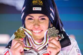 Tritt als Weltmeisterin am Höhepunkt ab. 