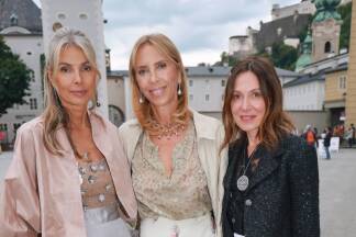  Eva O‘Neills Töchter (v.l.) Natascha Abensperg und Traun und Tatjana d'Abo, begleitet von Roxana Simon.<br /> 