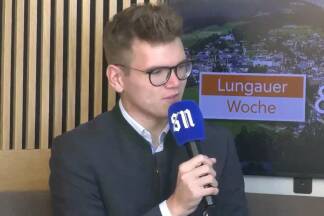 Maximilian Aigner spricht im SN-Airstream über die Abwanderung und Anreize, damit junge Leute nach ihrer Ausbildung oder Familiengründung aufs Land zurückziehen. 