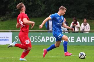 Sebastian Hölzl (r.) schoss Grödig an die Spitze. 