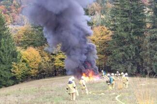 Bereits bei der Anfahrt sahen die Feuerwehrkräfte die Rauchsäule. 