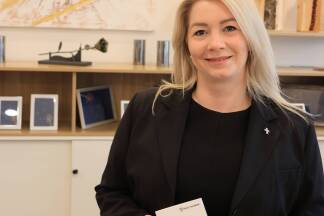 Verena Wengler im Gesprächsraum der Bestattung Salzburg. 