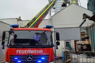 Der Brand konnte über die Steigleitung des Silos und eine Öffnung für den Feuerwehrschlauch rasch unter Kontrolle gebracht werden. 