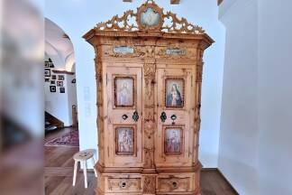 Nachbau des Gasteiner Hochzeitsschranks.  Nachbau des Gasteiner Hochzeitsschranks.