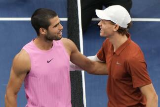 Ab Sonntag (14.45 Uhr): Carlos Alcaraz und Jannik Sinner duellieren sich bei den ATP Finals in Turin um die Nummer eins. Ab Sonntag (14.45 Uhr): Carlos Alcaraz und Jannik Sinner duellieren sich bei den ATP Finals in Turin um die Nummer eins.