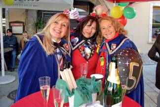 Fotos vom Jubiläums-Narrenwecken in Kuchl. Fotos vom Jubiläums-Narrenwecken in Kuchl.