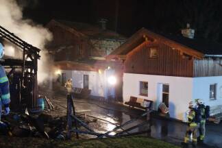 Der Stall brannte vollkommen nieder. 