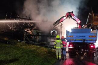 Der Stall brannte vollkommen nieder. 