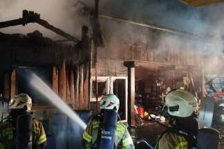 Weitere Bilder vom Brandeinsatz in Bramberg. 