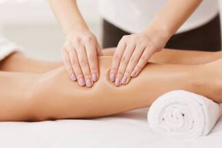 Muskellockerung bei einer Massage. 