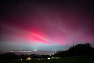 Polarlichter über dem Haunsberg, eingefangen von Hermann Hermeter. Polarlichter über dem Haunsberg, eingefangen von Hermann Hermeter.