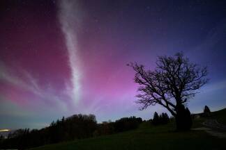 Polarlichter über dem Haunsberg, eingefangen von Hermann Hermeter. Polarlichter über dem Haunsberg, eingefangen von Hermann Hermeter.