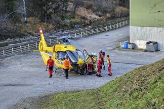 Der schwer verletzte Forstarbeiter wurde mit dem Rettungshubschrauber „Christophorus 6“ ins UKH Salzburg geflogen. 