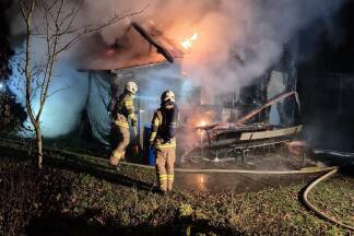 Trotz raschen Eingreifens der Feuerwehr: Die Hütte brannte völlig nieder 