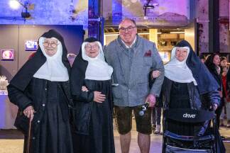 Die Ordensschwestern Regina, Rita und Bernadette mit Organisator Matthäus Leitner. Die Ordensschwestern Regina, Rita und Bernadette mit Organisator Matthäus Leitner.