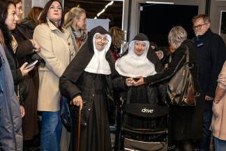 Die Goldenstein-Nonnen am Halleiner Weihnachtsmarkt. Die Goldenstein-Nonnen am Halleiner Weihnachtsmarkt.