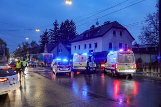 Der Unfall ereignet sich nahe der Christian-Doppler-Klinik. Der Unfall ereignet sich nahe der Christian-Doppler-Klinik.