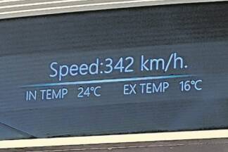 Das Reisetempo: 342 km/h.  