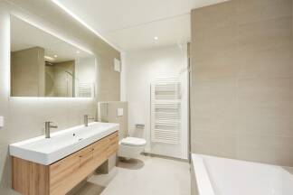 Die Bäder werden als fertige Module eingesetzt.  