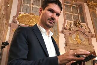 Stefan Veigl berichtet aus dem Schloss Mirabell.  