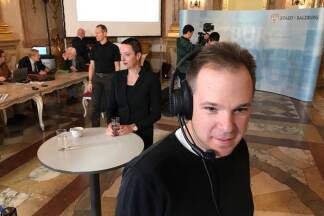 Marketingleiter Christian Lassner koordiniert den Ablauf.  