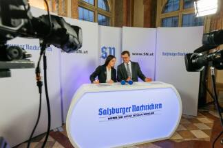 Sylvia Wörgetter und Manfred Perterer moderieren das SN-Wahlstudio. 