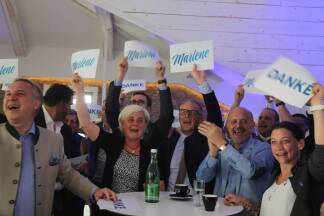 Jubel bei der ersten Trendrechnung: Walter Rosenkranz, Marlies Steiner-Wieser, Hermann Stöllner, Andreas und Alexandra Schöppl. 