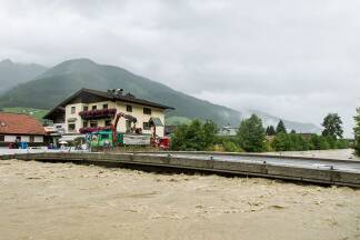 Hochwasser in Mittersill: Lage im Pinzgau entspannt sich Hochwasser in Mittersill: Lage im Pinzgau entspannt sich