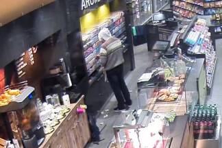Überfall in Neu-Anif – Bilder aus der Überwachungskamera. 