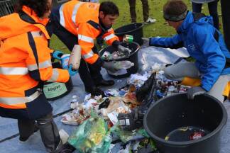 Mit einer Müllanalyse vor Ort will das städtische Abfallservice die Trennmoral in Wohnanlagen erhöhen.  Mit einer Müllanalyse vor Ort will das städtische Abfallservice die Trennmoral in Wohnanlagen erhöhen.