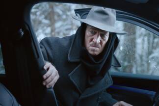 Tobias Moretti schnappt sich in dem Werbespot den neuen VW Touareg.  