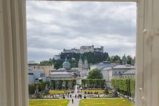 Blick aus dem Bürgermeisterbüro im Schloss Mirabell.  