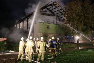 Insgesamt kämpften 150 Feuerwehrleute aus Neumarkt, Straßwalchen, Köstendorf und Eugendorf stundenlang gegen den Brand an. 