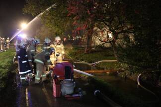 Insgesamt kämpften 150 Feuerwehrleute aus Neumarkt, Straßwalchen, Köstendorf und Eugendorf stundenlang gegen den Brand an. 