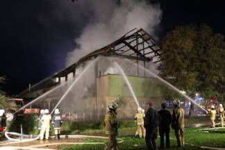 Insgesamt kämpften 150 Feuerwehrleute aus Neumarkt, Straßwalchen, Köstendorf und Eugendorf stundenlang gegen den Brand an. 