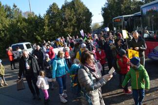 Rund 500 Kinder demonstrierten gegen die angekündigte Schließung der Schule. 