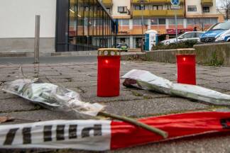 In der deutschen Stadt Hanau kam es in der Nacht auf Donnerstag zu Schießereien. Der mutmaßliche Täter wurde tot aufgefunden. Nach Angaben des hessischen Innenministeriums geht man von einem Terrorakt aus.  In der deutschen Stadt Hanau kam es in der Nacht auf Donnerstag zu Schießereien. Der mutmaßliche Täter wurde tot aufgefunden. Nach Angaben des hessischen Innenministeriums geht man von einem Terrorakt aus.