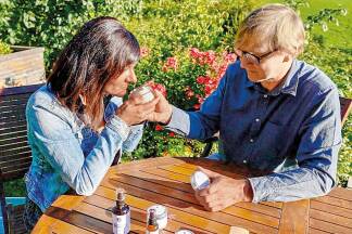 Evelin Rettenbacher und Andreas Gansch stehen hinter den Naturkosmetikprodukten von Evelia Kosmetik.  