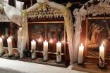 Alle drei „Fraubilder“ ziehen während der Christmette in die Pfarrkirche Dienten ein. 