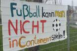 Schüler an der MS Kagran fürchten um ihren Sportplatz. Der soll für Containerklassen weichen. 