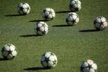 Wie viele Vereine steigen von der Salzburger Liga bis zur 2. Klasse auf und ab? 