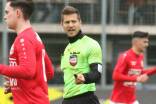 Schiedsrichter Marc Höglinger (Archivbild) sah sich am Sonntag nach einer roten Karte nicht mehr in der Lage ein Landesliga-Spiel zu Ende zu bringen.